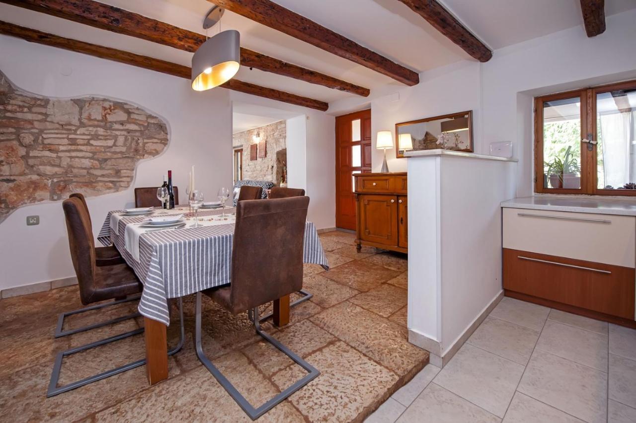 Holiday Apartment Daria 20 Ровінь Екстер'єр фото