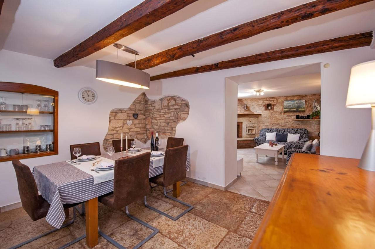 Holiday Apartment Daria 20 Ровінь Екстер'єр фото