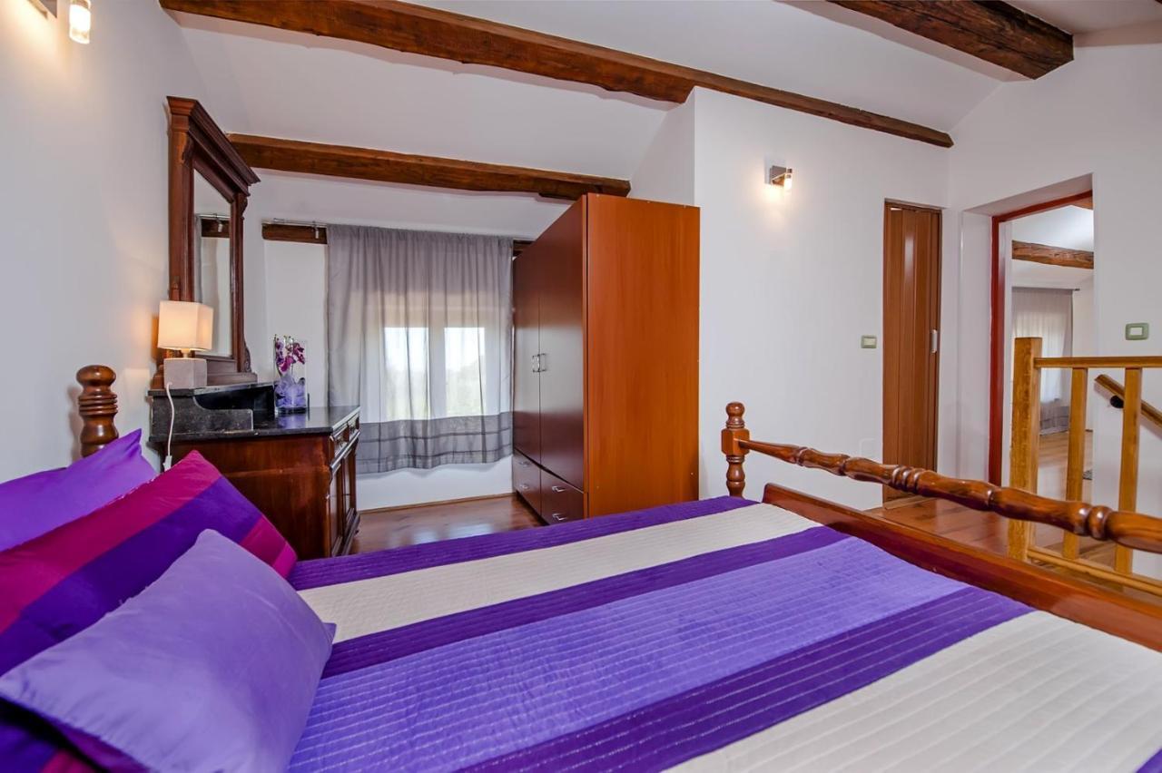Holiday Apartment Daria 20 Ровінь Екстер'єр фото