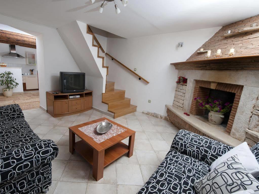 Holiday Apartment Daria 20 Ровінь Екстер'єр фото