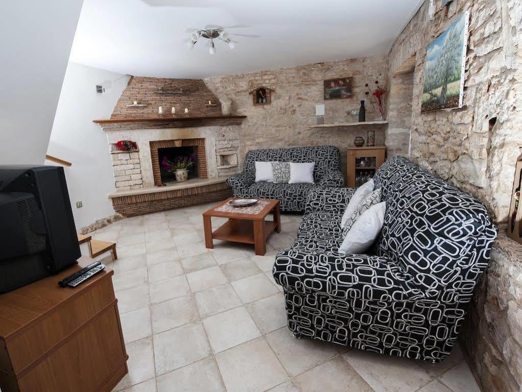 Holiday Apartment Daria 20 Ровінь Екстер'єр фото