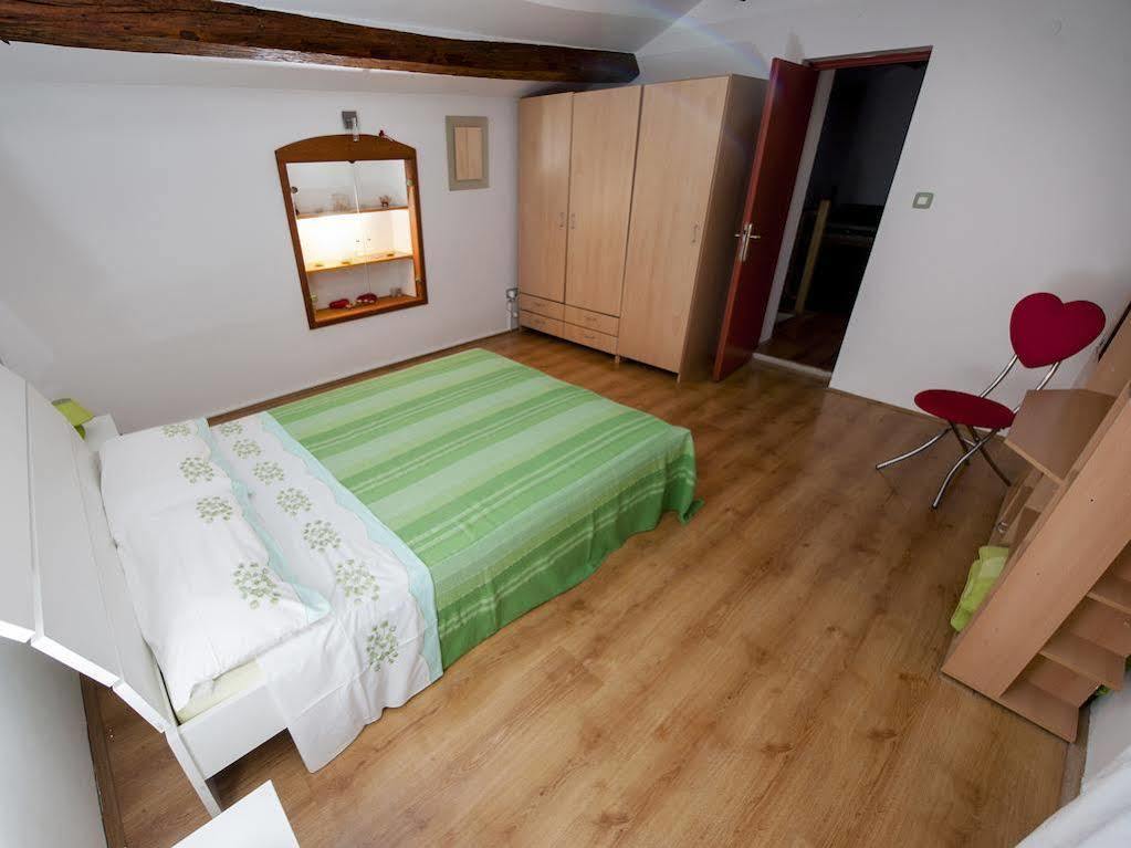 Holiday Apartment Daria 20 Ровінь Екстер'єр фото