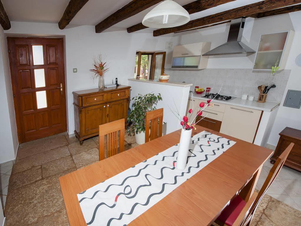 Holiday Apartment Daria 20 Ровінь Екстер'єр фото